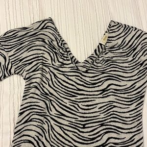 V-neck cut in front and back dolman fit